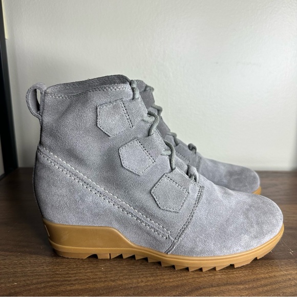 SOREL Evie Gray Suede Waterproof Wedge Ankle Boots Sz 8 Womens - Picture 1 of 8